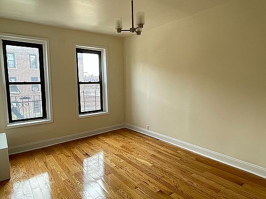 5th image of 324 Montgomery St APT C3