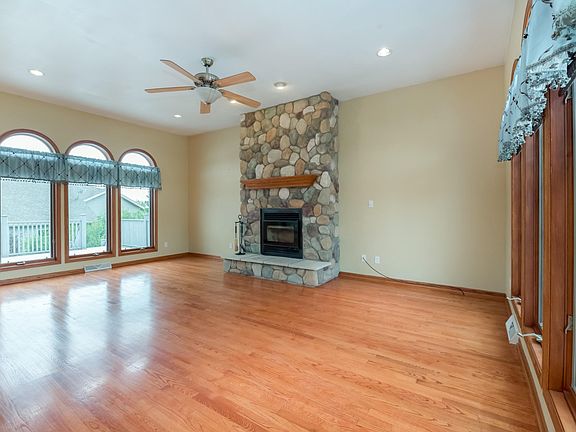 422 Emerald Hill Dr-2