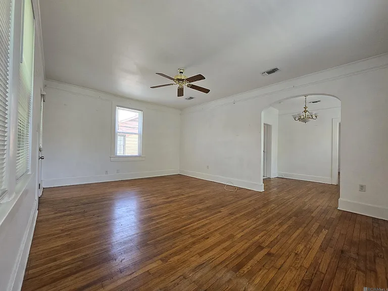 827 Camelia Ave — Photo 2