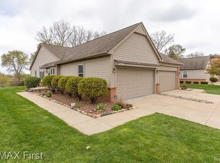 34426 Manor Run Cir, Sterling Heights, MI 48312