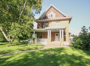 432 N Shore Dr, Forest Lake, MN 55025