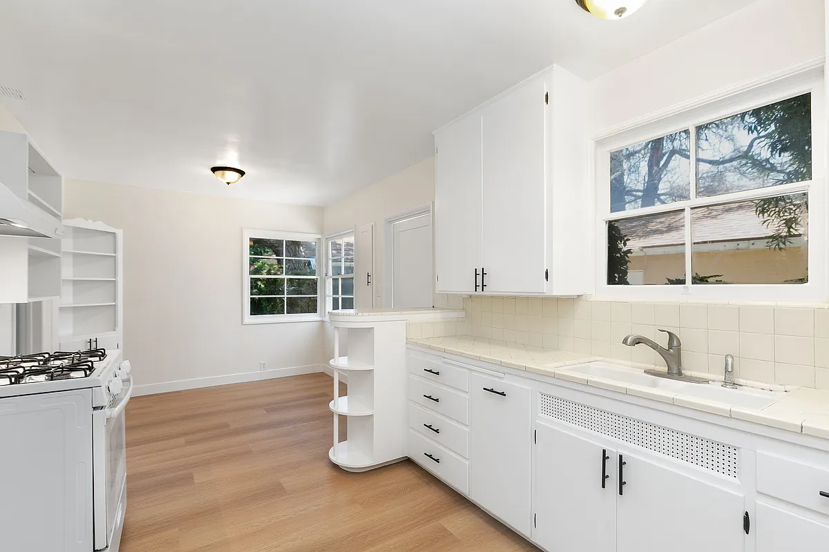 2 bed, 1000 sqft, $2,950 — Photo 4