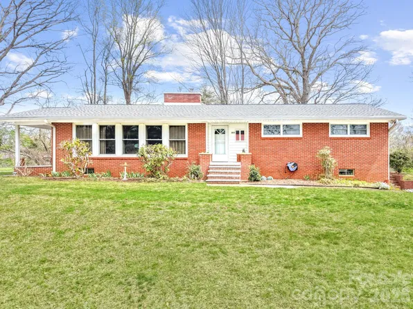 383 Monte Vista Dr, Waynesville, NC 28786