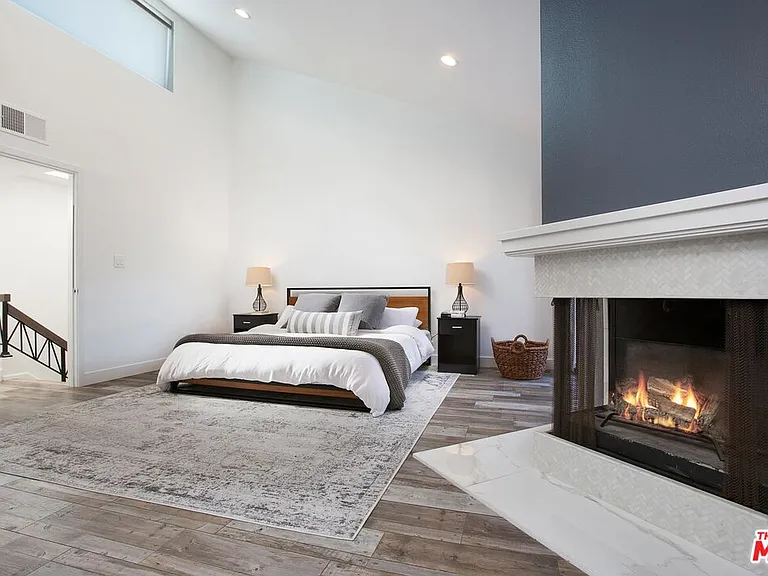 18755 Hatteras St #16 — Photo 19