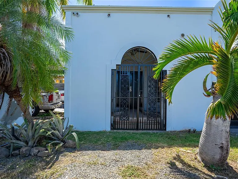 225 Santa Isidra L Fls #B — Photo 4