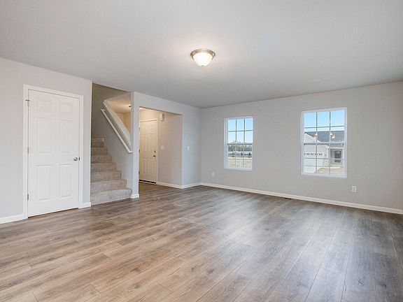3rd image of 129 Bellflower Dr