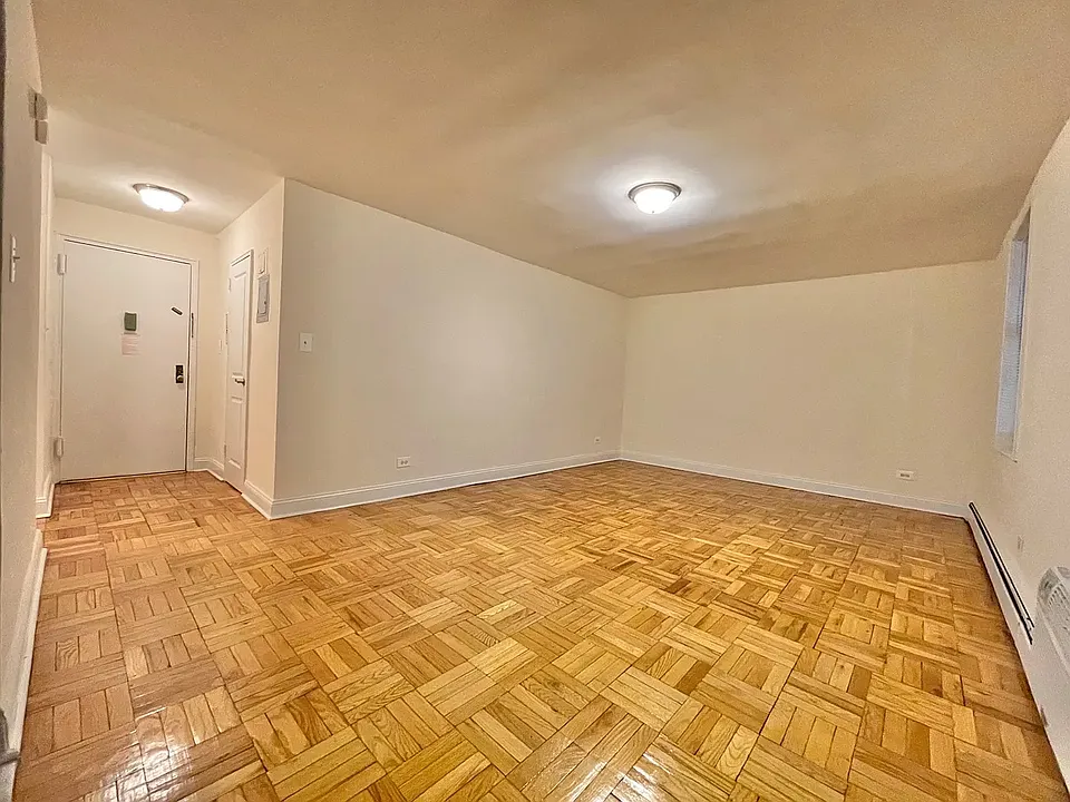 84-31 Van Wyck Expy #4F