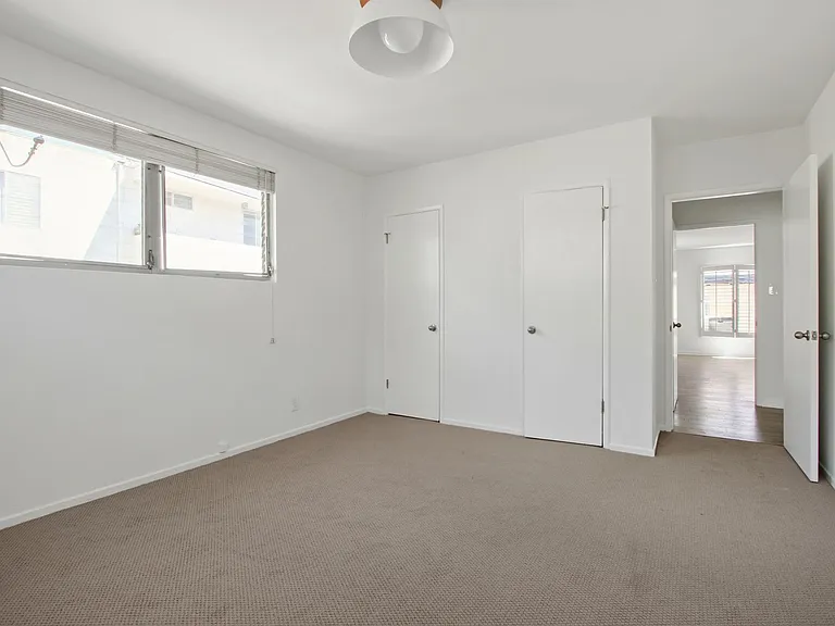 943 6th Street in Santa Monica - North of Wilshire and only 6 blocks to the beach! — Photo 9