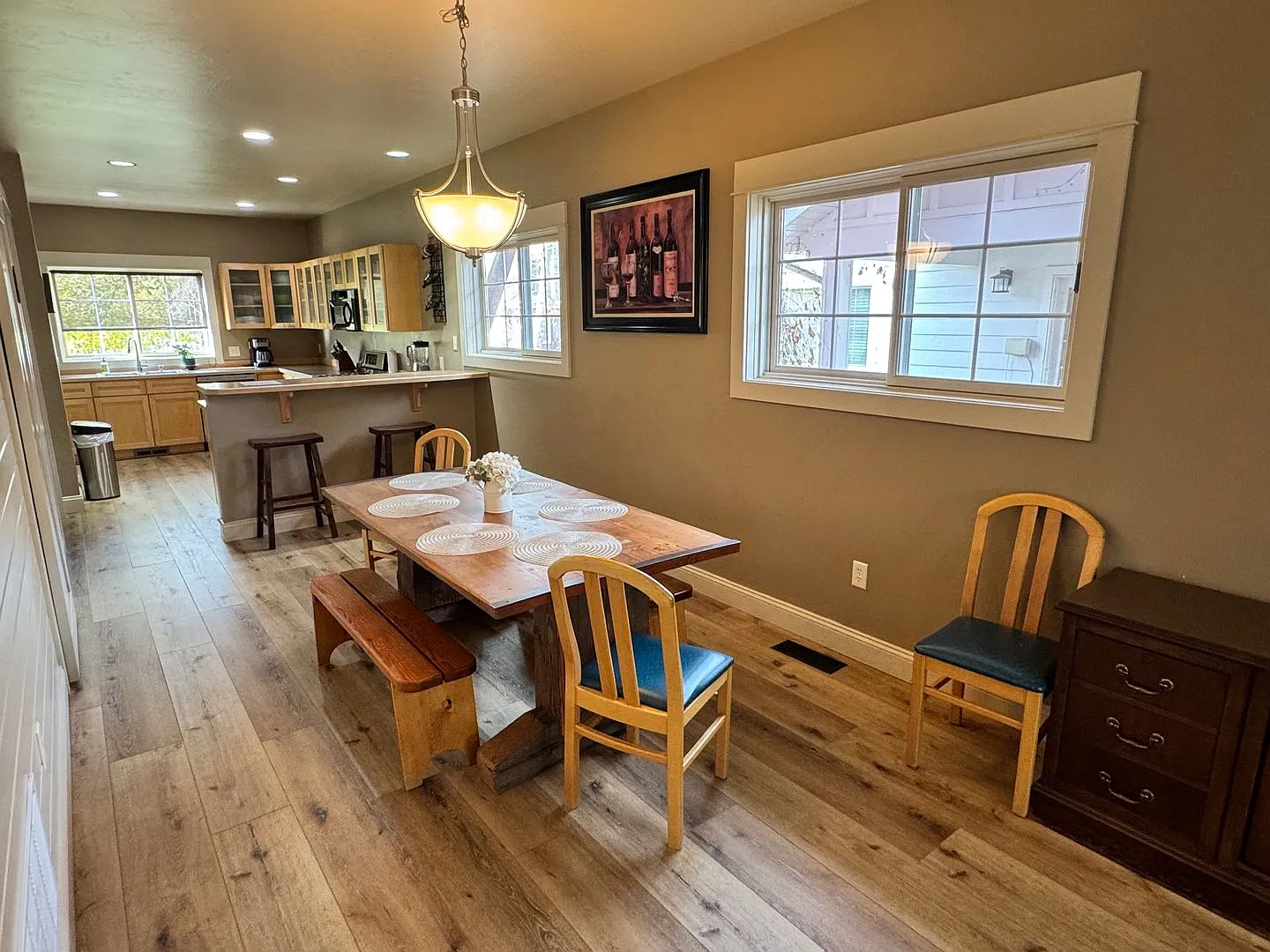 Fully Furnished Mid-Term Immaculate Home In Midtown — Photo 3