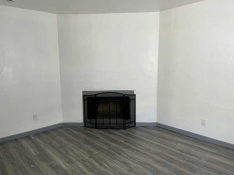 Fully Updated 2 Bedroom End Unit in Rio Rancho — Photo 4