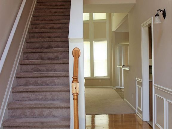 4th image of 570 Golden Meadow Dr