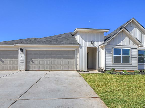 3rd image of 720 GRACE LANE