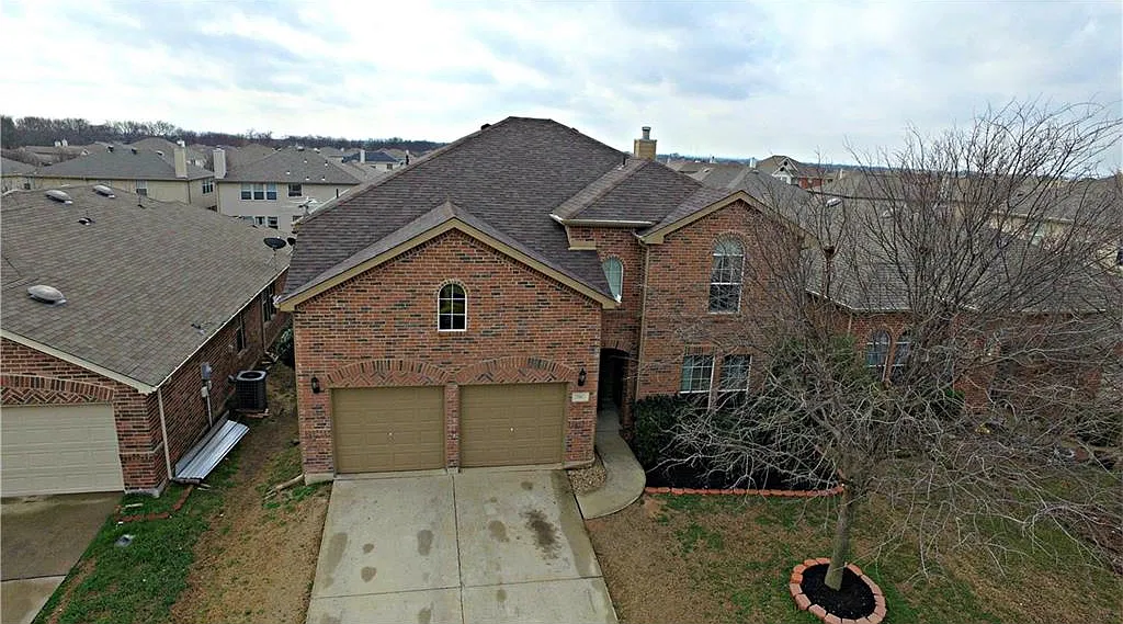 4 bed, 2.5 bath, 2696 sqft, $2,195 — Photo 1