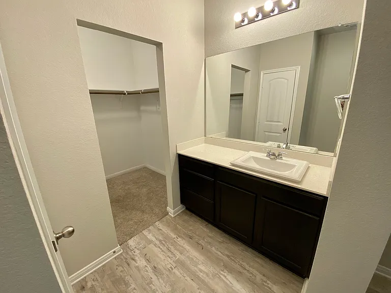 632 Donegal Ln — Photo 9