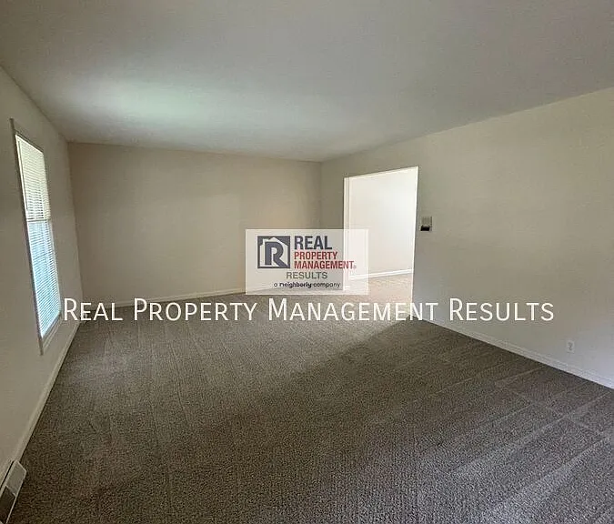 7577 Nottingham Dr — Photo 6
