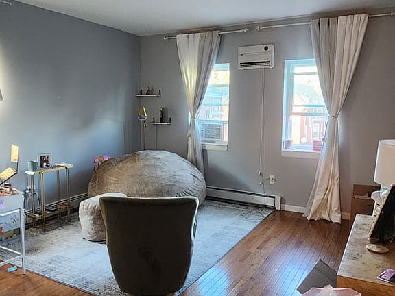 Living Room, Window unit and Heater included