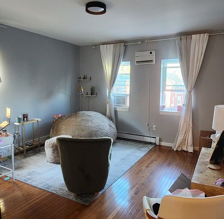 Living Room, Window unit and Heater included
