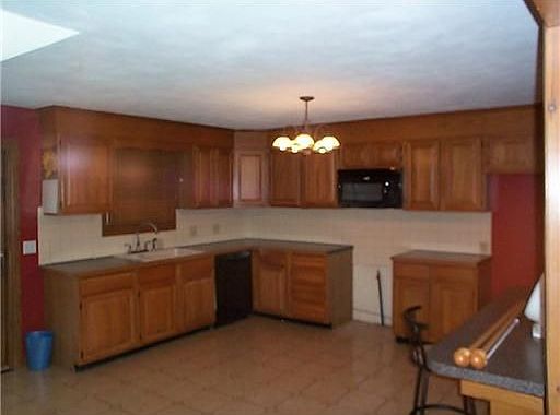 3rd image of 8 Maclaine Dr