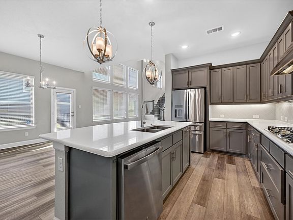 5th image of 2028 Barbette St