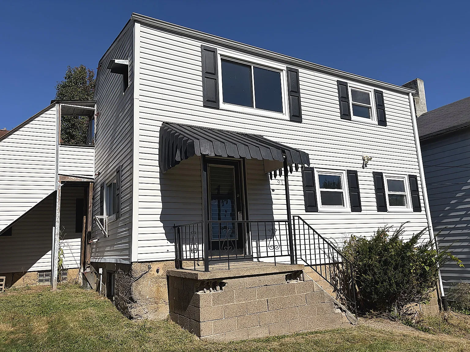 5 bed, 3.5 bath, 1617 sqft, $1,900 — Photo 1