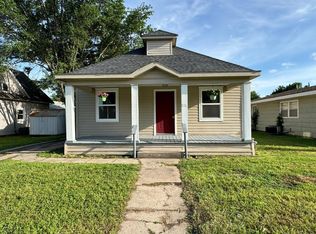 818 E Harvey Ave, Wellington, KS 67152