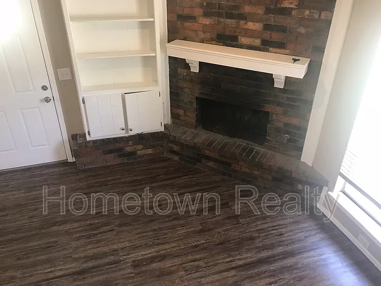 1013 Kelly Park Rd — Photo 4