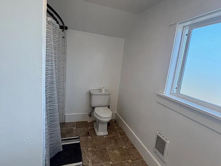 469 Lexington Ave #1 — Photo 8