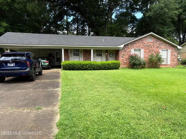212 N Heard St, Senatobia, MS 38668