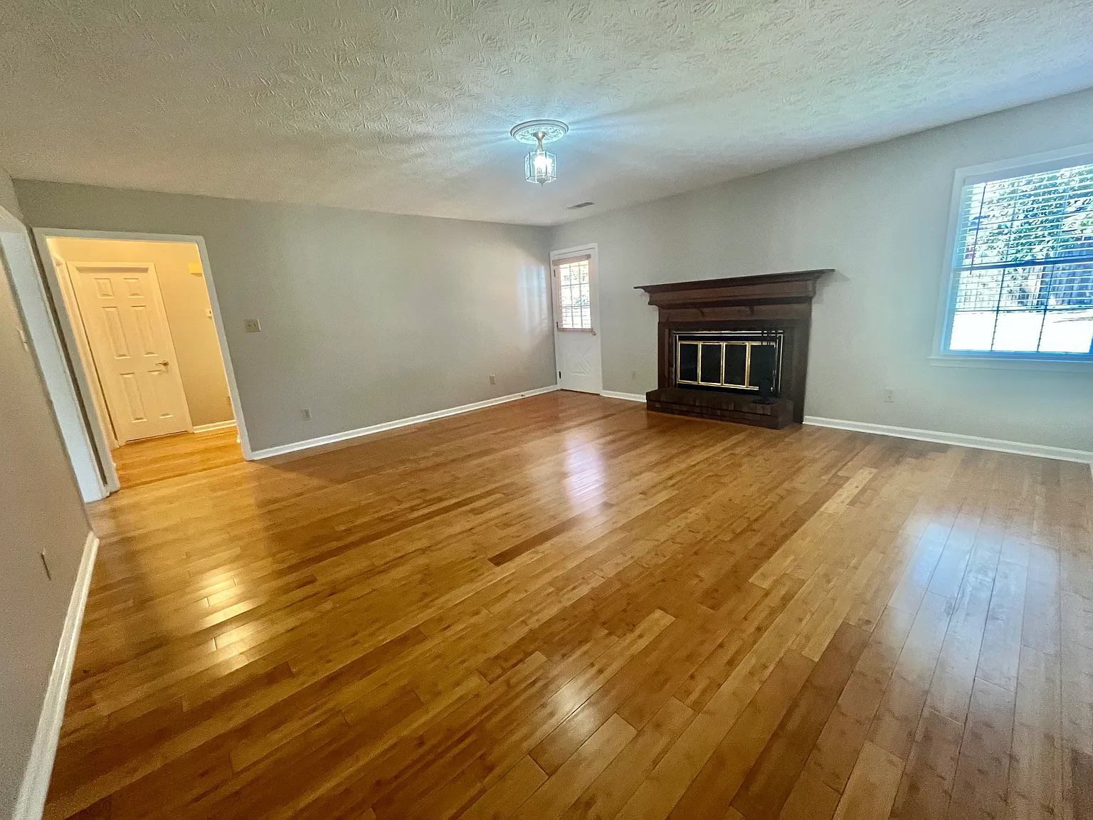 3 bed, 1616 sqft, $2,100 — Photo 3