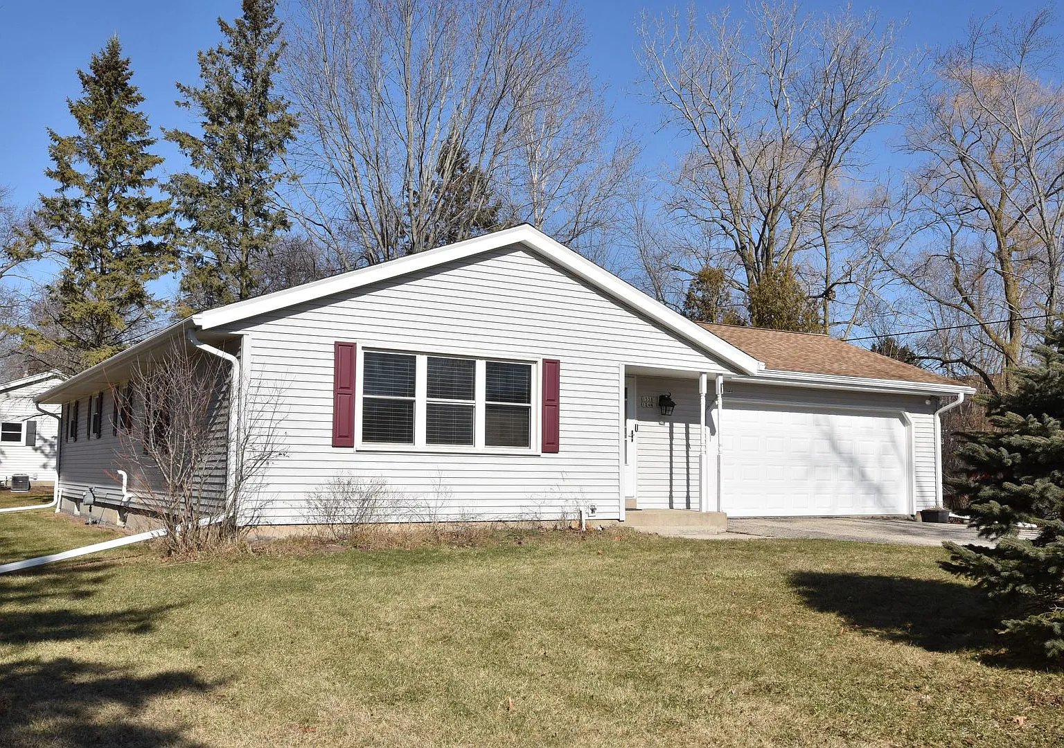Furnished Mequon 4 bedroom ranch — Photo 2
