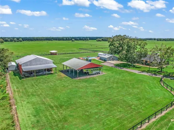 2051 SE 215th Ave, Morriston, FL 32668