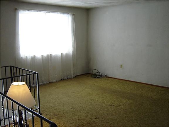 5th image of 394 Altermoor Dr