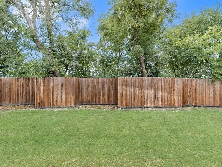 2819 Willow Ln — Photo 21