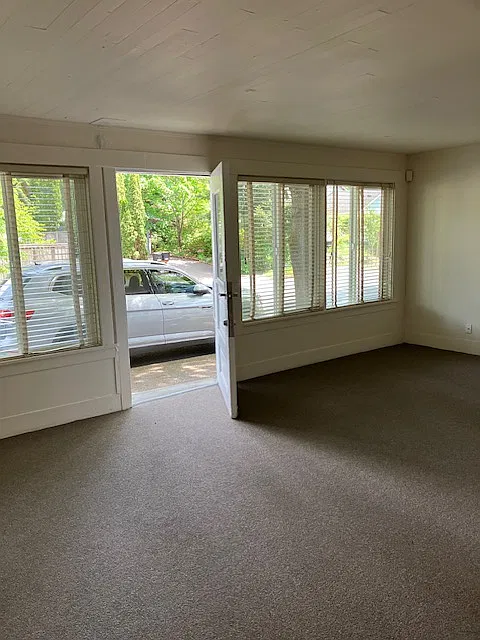 Studio, 450 sqft, $895 — Photo 2