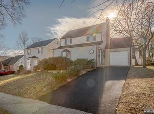 52 Cranford Pl, Teaneck, NJ 07666