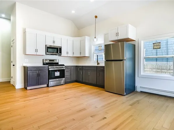 112 Hendrick St, Providence, RI 02908