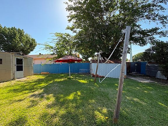3rd image of 1716 Culberson Dr
