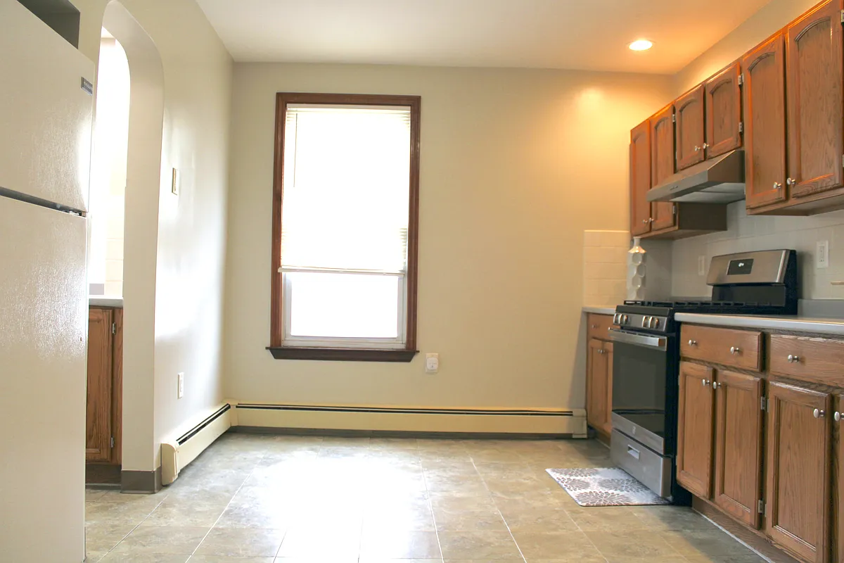 Building Photo - 17 Sewall St #2