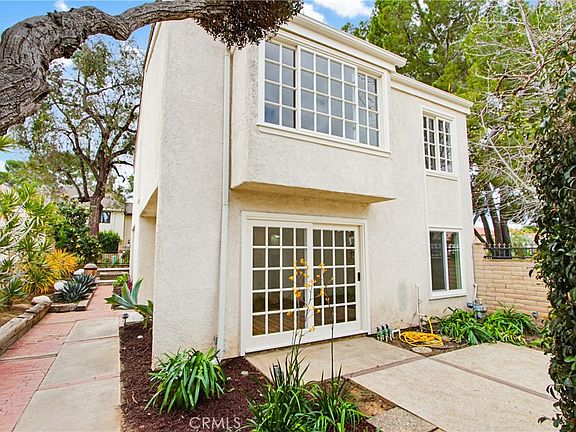 2nd image of 48 Willow Tree Ln