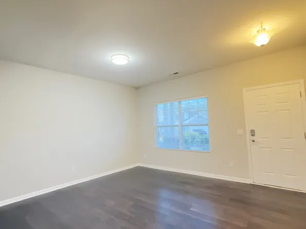 1800 Yellow Daisy Dr, Matthews, NC 28104