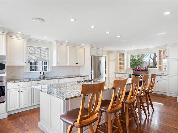 5th image of 4 Bayberry Ln