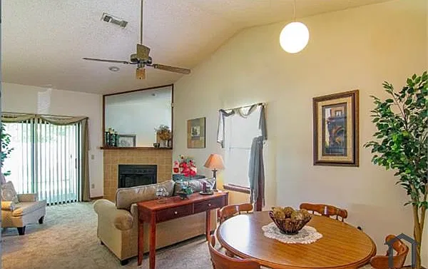 2 bed, $1,350 — Photo 4