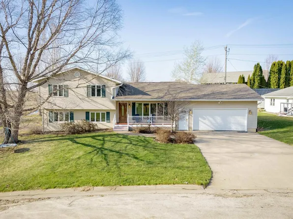 107 Hollywood Blvd, West Union, IA 52175