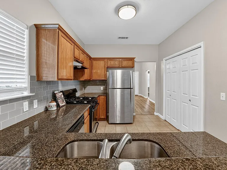 5625 Signal Point — Photo 12