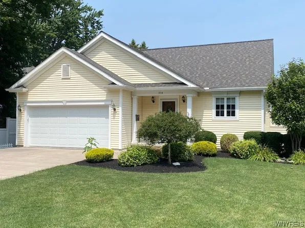 904 Mohawk St, Lewiston, NY 14092