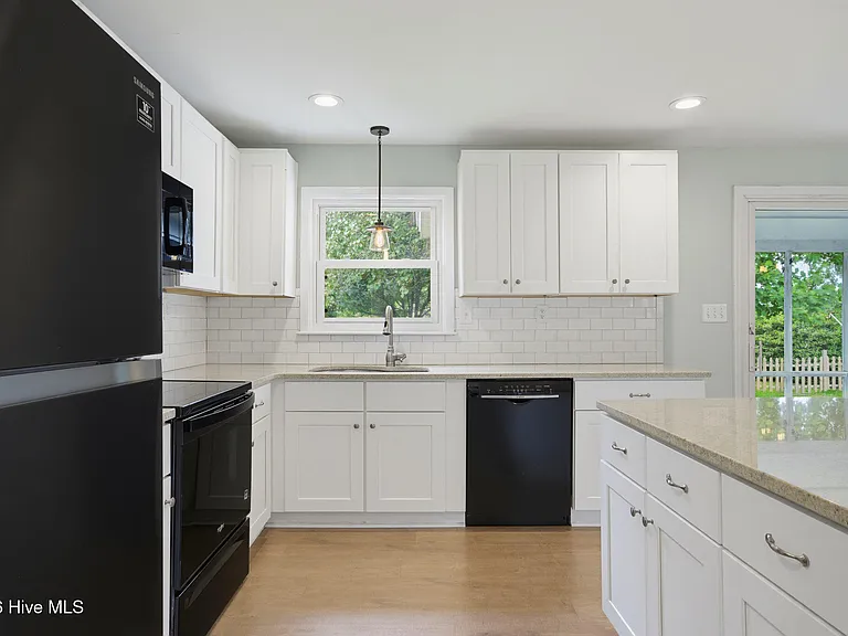 46 Holland Dr — Photo 11