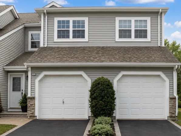 132 Carriage Lane, Plainview, NY 11803