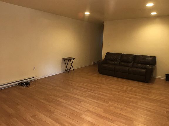 2nd image of 1307 Morris St #1