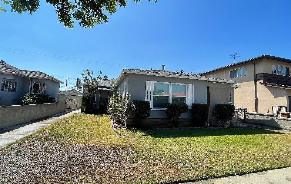 Front of Building. Unit is in the back upstairs