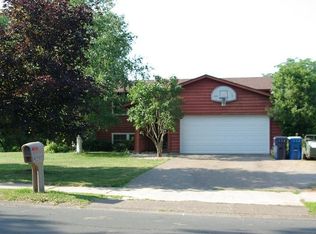 1021 Carver Beach Rd, Chanhassen, MN 55317